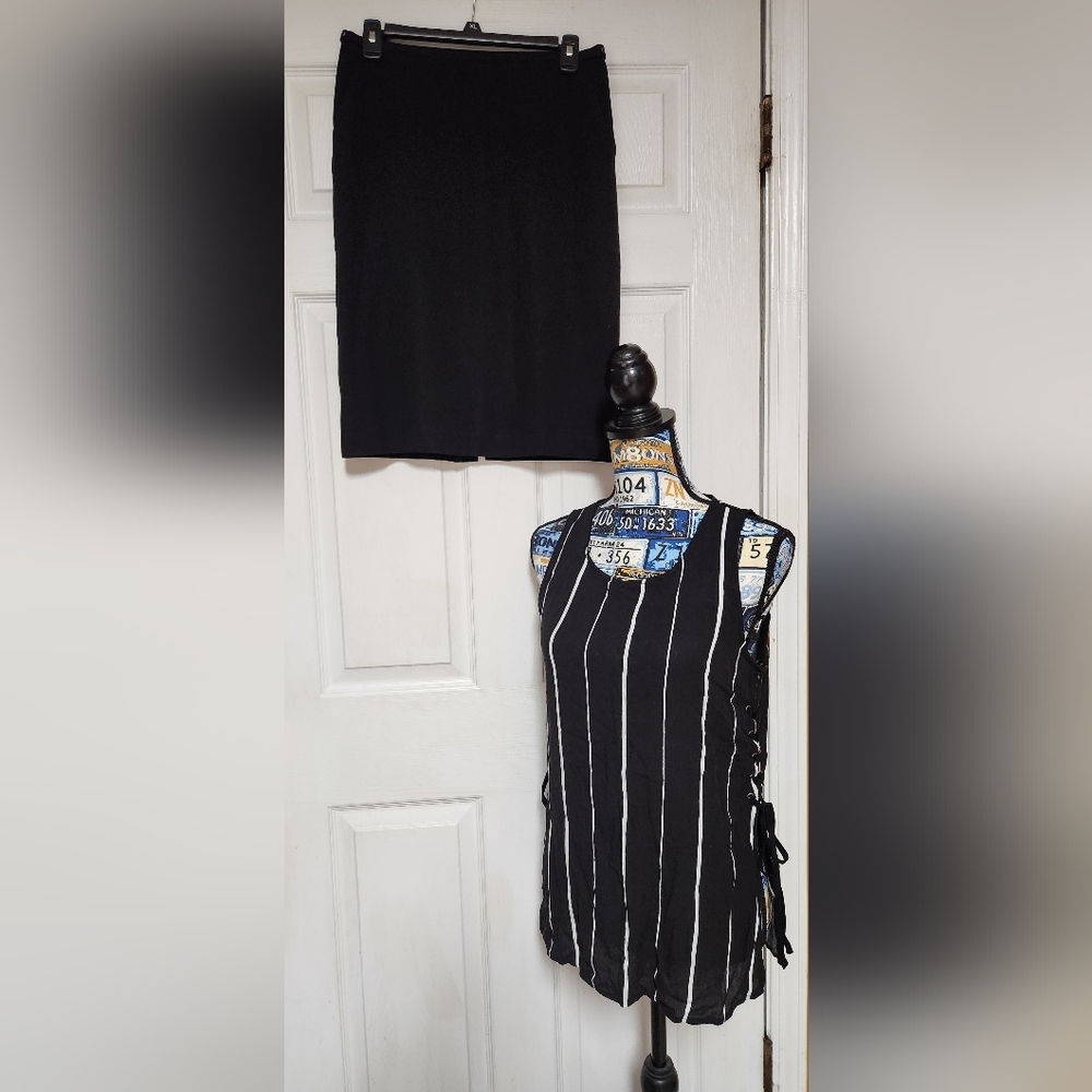 Women's Alfani Black Skirt Size 4 & Must Have Black & White Small Top